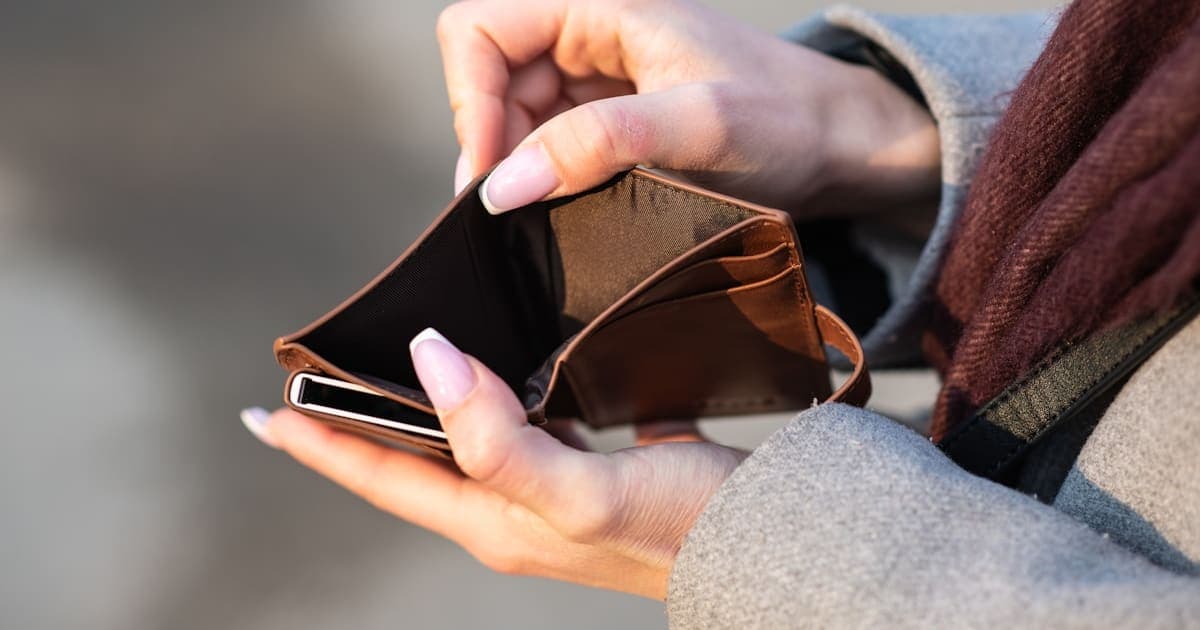 Asesor especialista asesorando sobre salarios caídos por despido injustificado